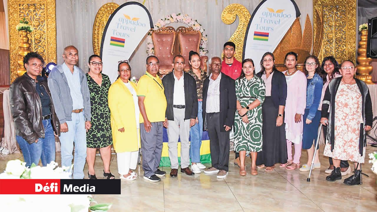 Ramsamy Appadoo aux côtés des représentants des écoles, centres spécialisés et associations qui ont participé à la journée.