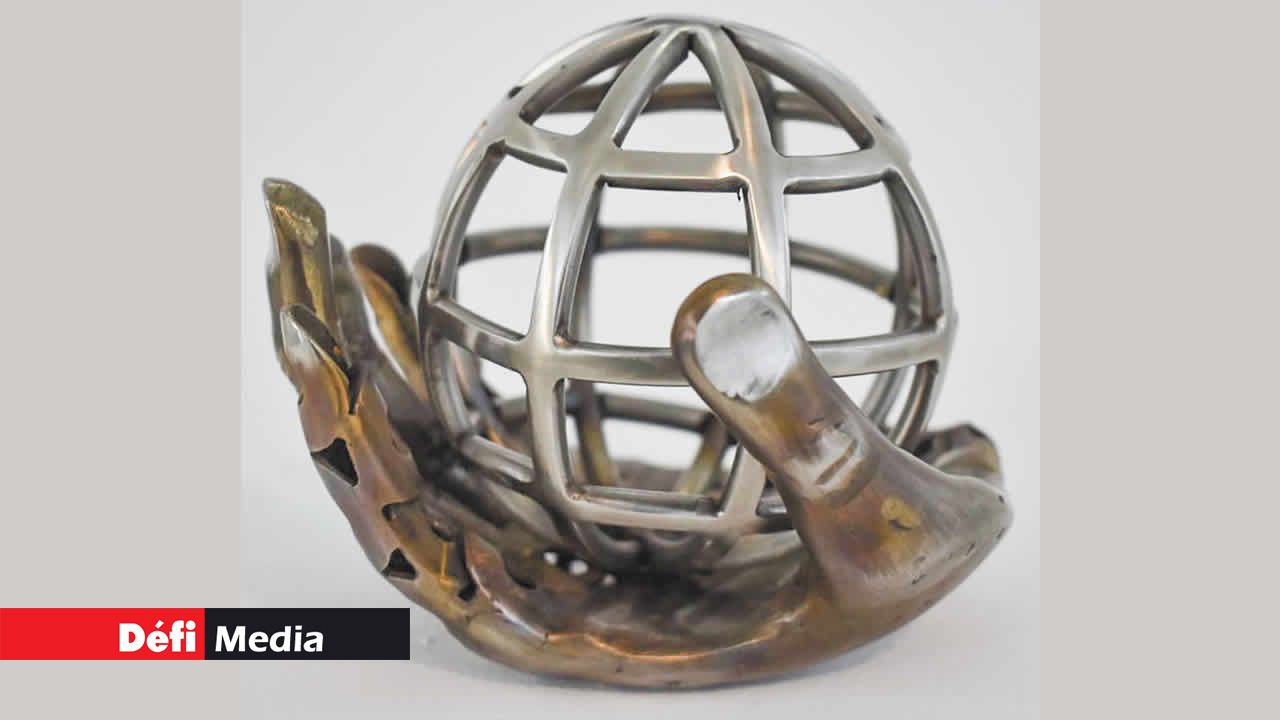 Son œuvre intitulée « Changer le monde ».