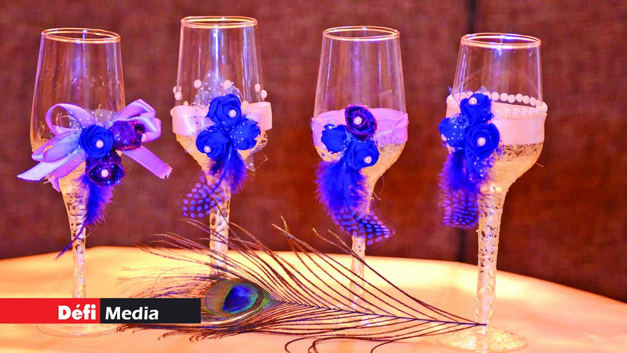 Les prix des sets de plateaux décoratifs démarrent à partir de Rs 1 500. Ci-contre, d’autres objets.