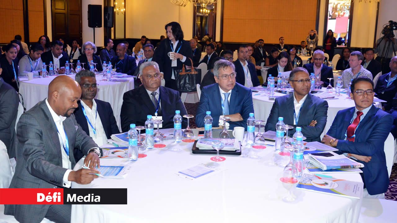 Xavier-Luc Duval, leader de l’opposition, était de la partie. Innovation