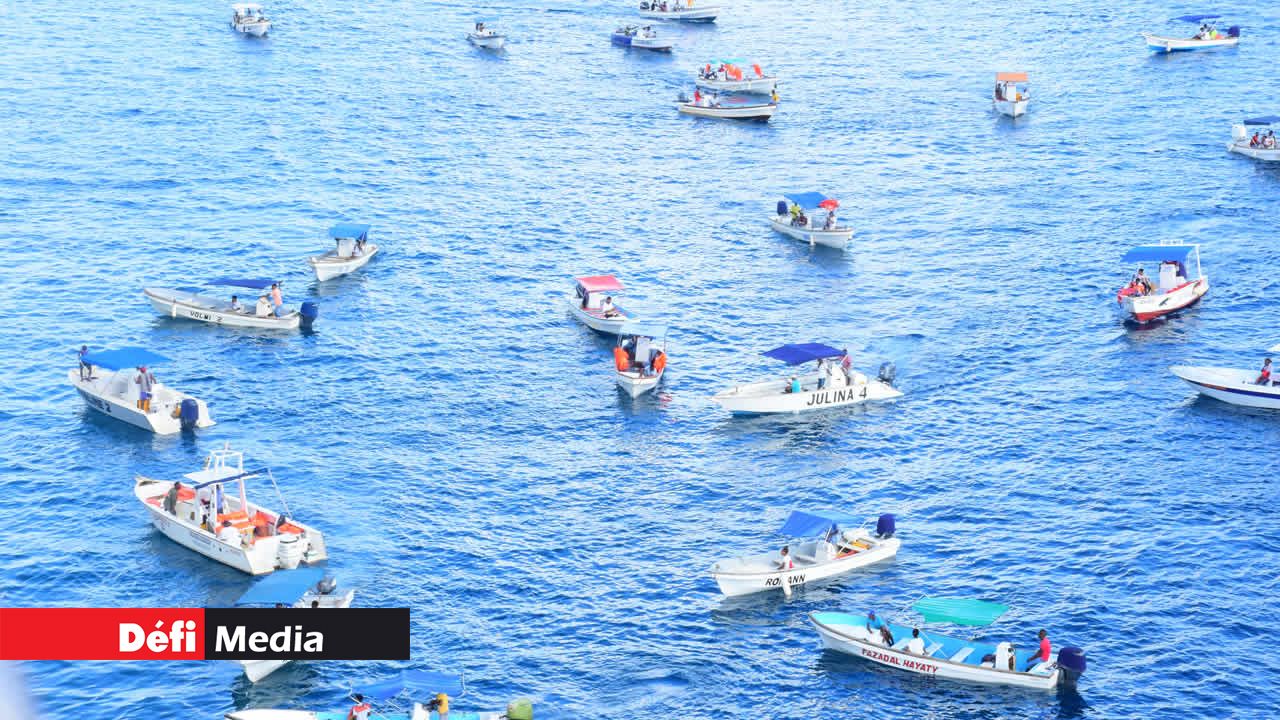 Bateaux-taxi pour transporter des touristes. Croisière dans les îles de l’océan Indien