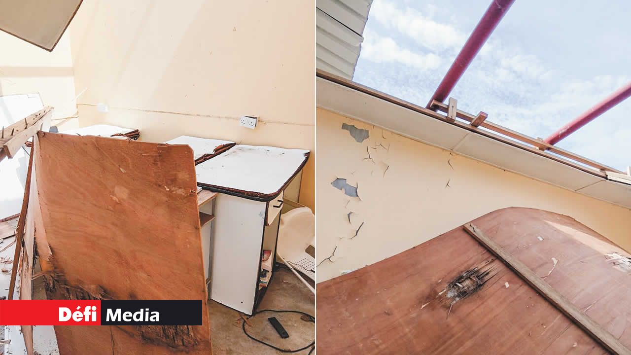 Le toit a cédé et les réparations se font attendre.