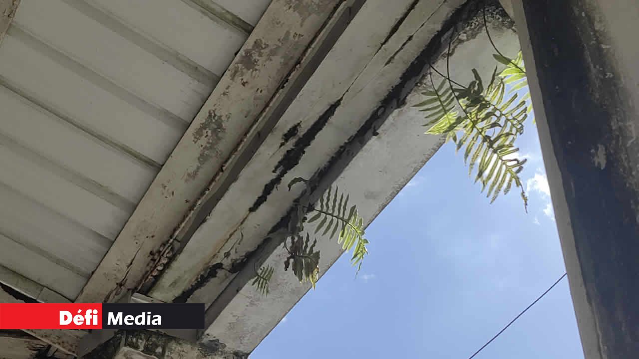 Les auvents et les dalles sont en mauvais état.