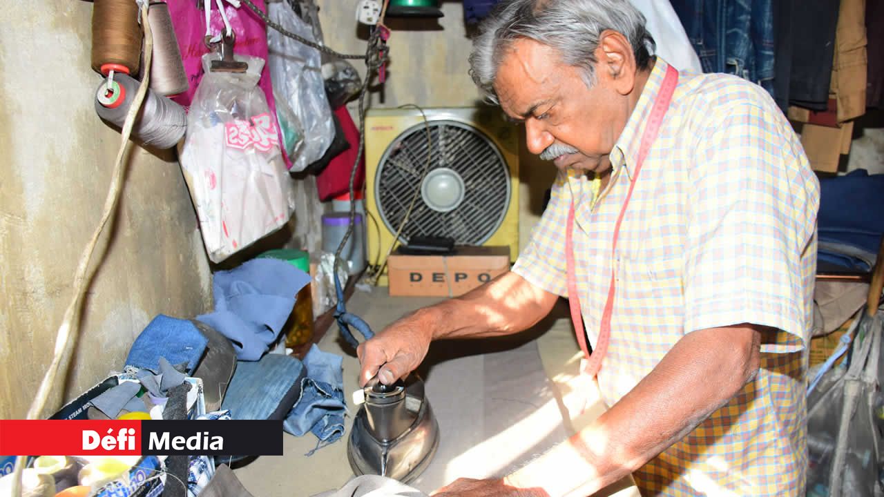 Le repassage pour enlever les plis. Le repassage pour enlever les plis.