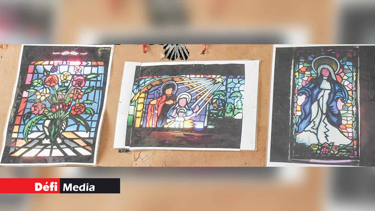 Des tableaux réalisés à base de matières en nylon recyclé provenant de parasols.