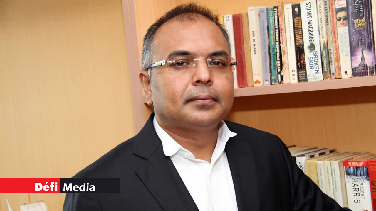 Me Sanjeev Teeluckdharry.