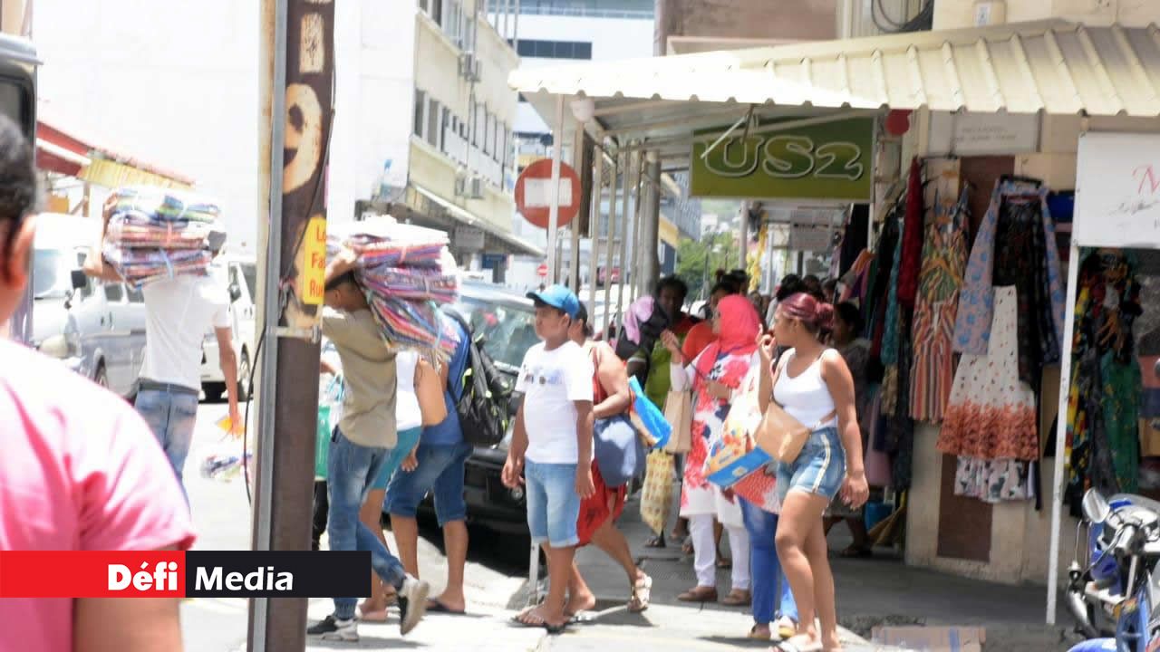 En route pour les achats de dernière minute pour les fêtes. Port-Louis