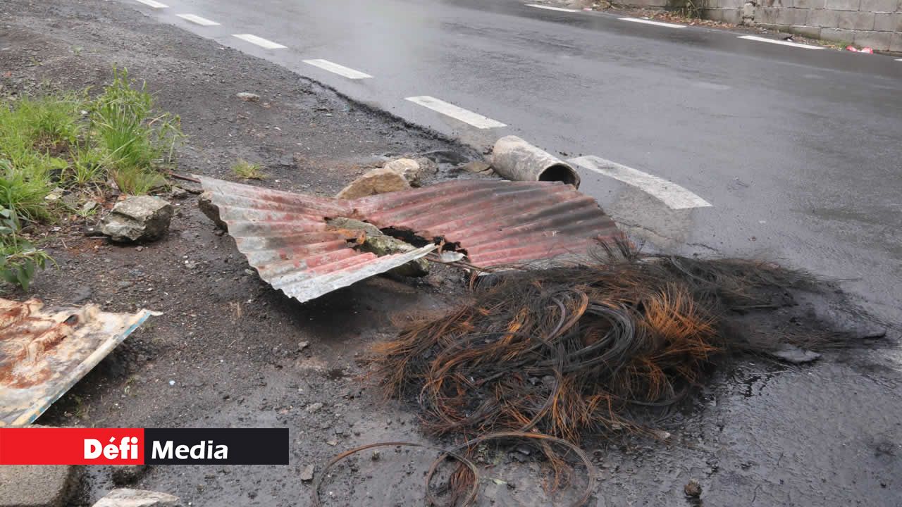 Les séquelles des incidents survenus samedi soir sont toujours visibles à Résidence Joachim. Robinets à sec