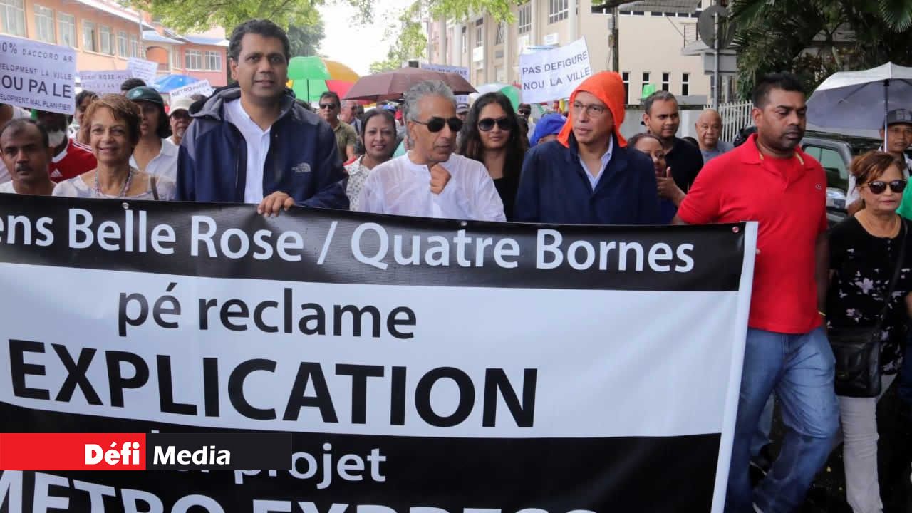 Marche contre le Metro Express à Quatre-Bornes