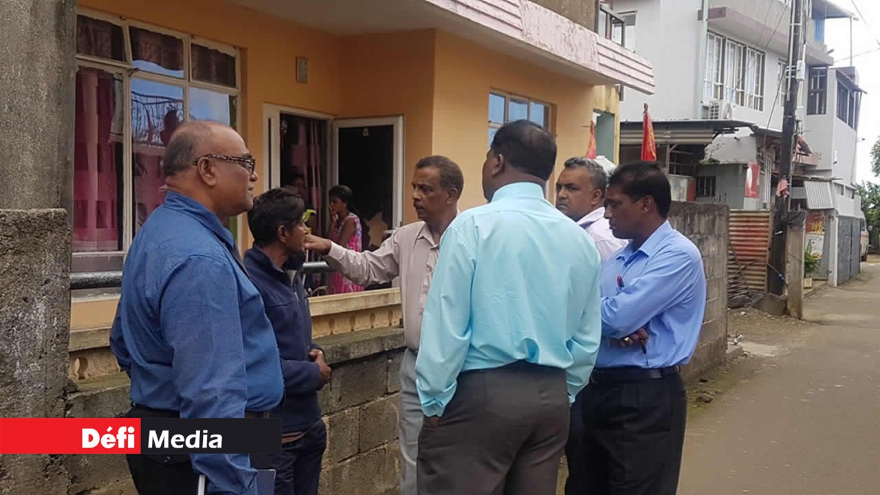 Le patron du CCID et d’autres membres du CCID sur les lieux de l’incident.