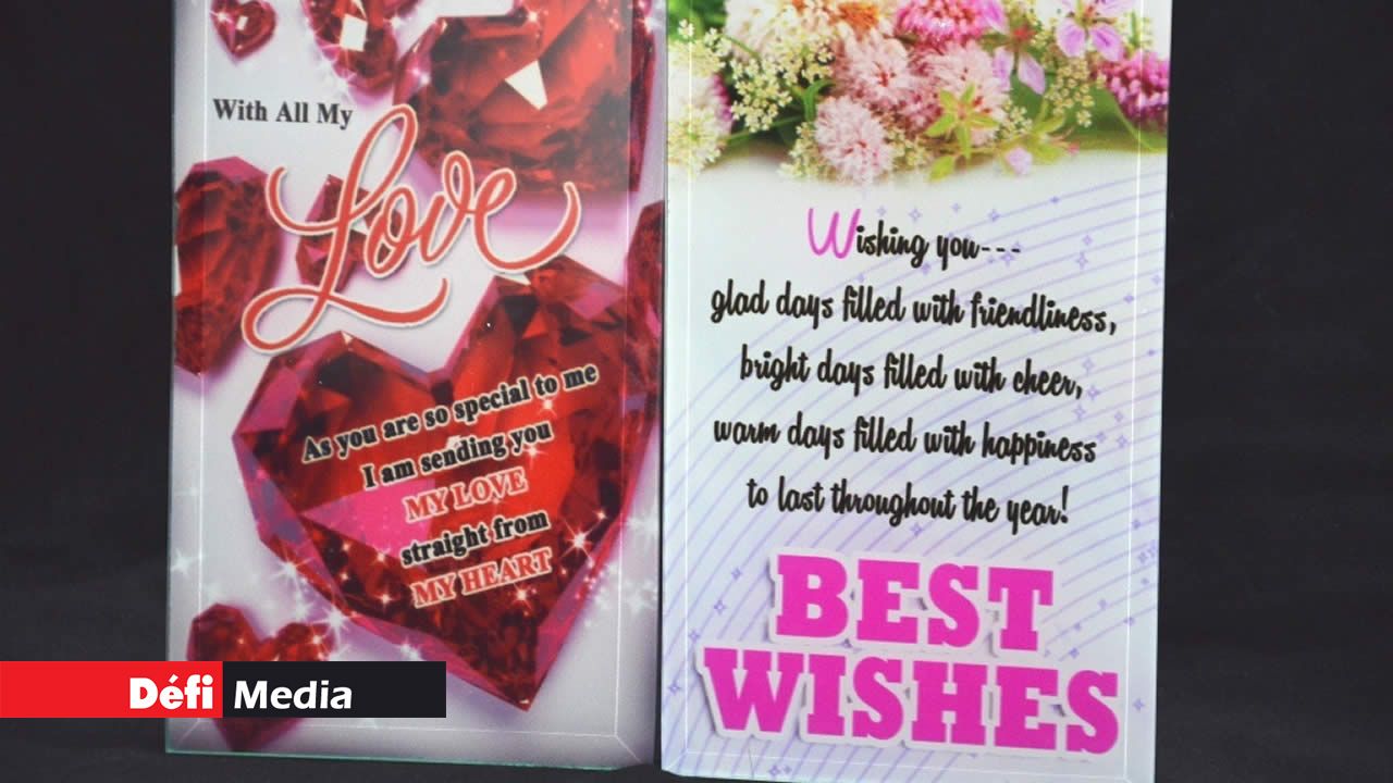 Des voeux sont imprimés sur les objets. Des voeux sont imprimés sur les objets.