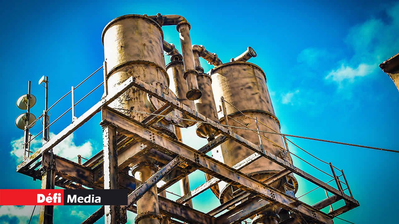 Le condensateur utilisant l’eau de mer pour faire fonctionner les évaporateurs. La Compagnie Sucrière de Bel Ombre était la seule sucrerie de l’ile à utiliser l’eau de mer pour le fonctionnement du condensateur.