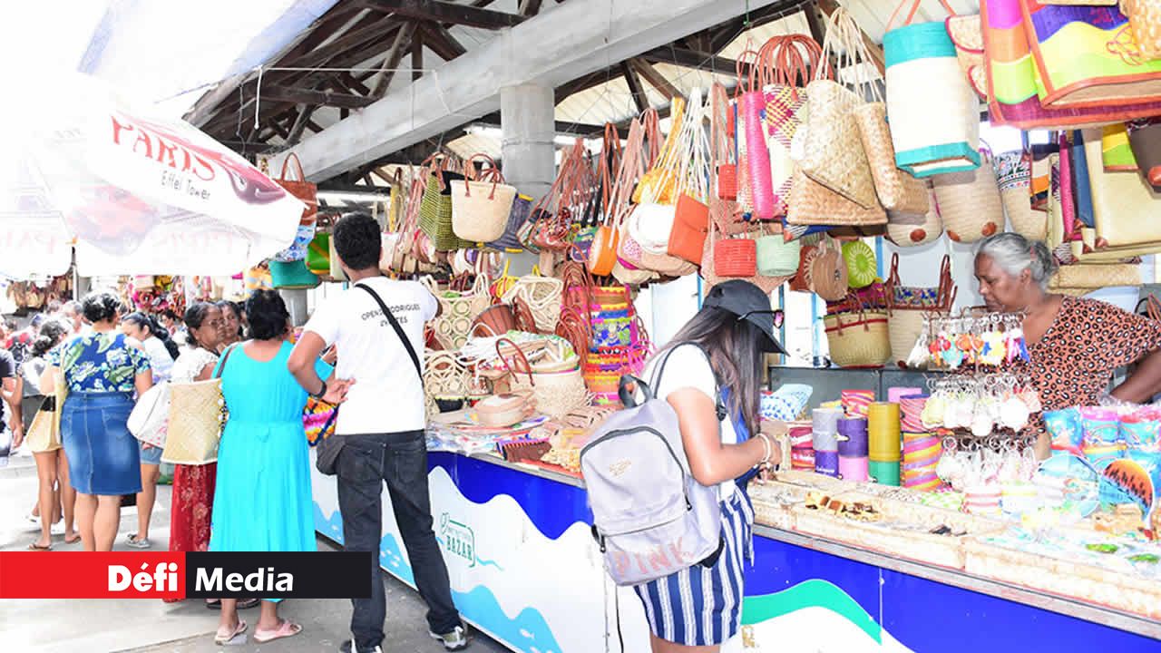 L’artisanat de Rodrigues attire les locaux comme les visiteurs au marché de Port-Mathurin.