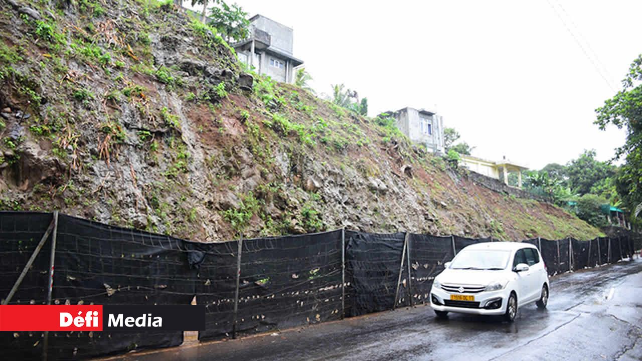 À Batelage, d’importants travaux sont en cours pour prévenir les risques de glissement de terrain.