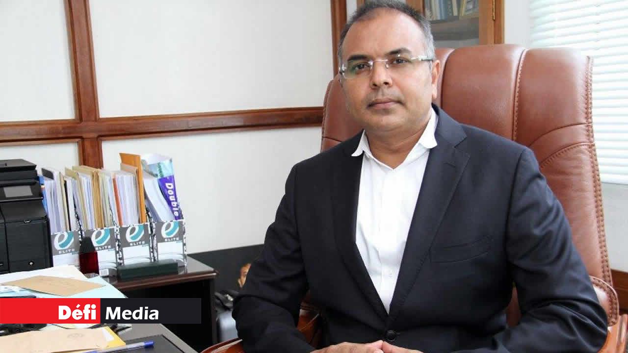 Me Sanjeev Teeluckdharry