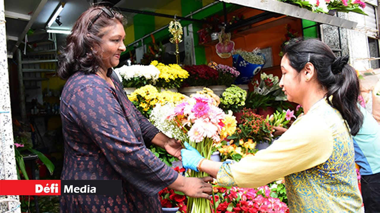 Les fleurs apportent une touche de fraîcheur chez soi. Elles épatent aussi les convives.