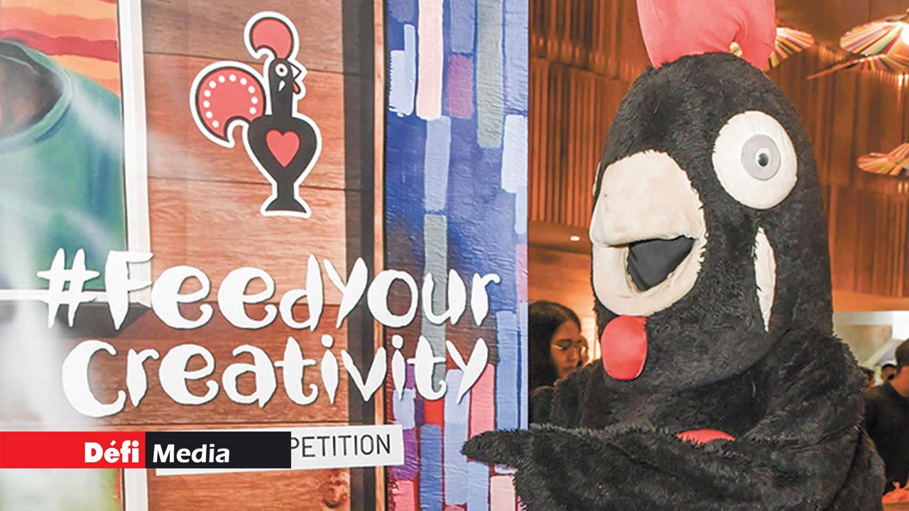 La mascotte de Nando’s accueillant les invités pour cette finale.