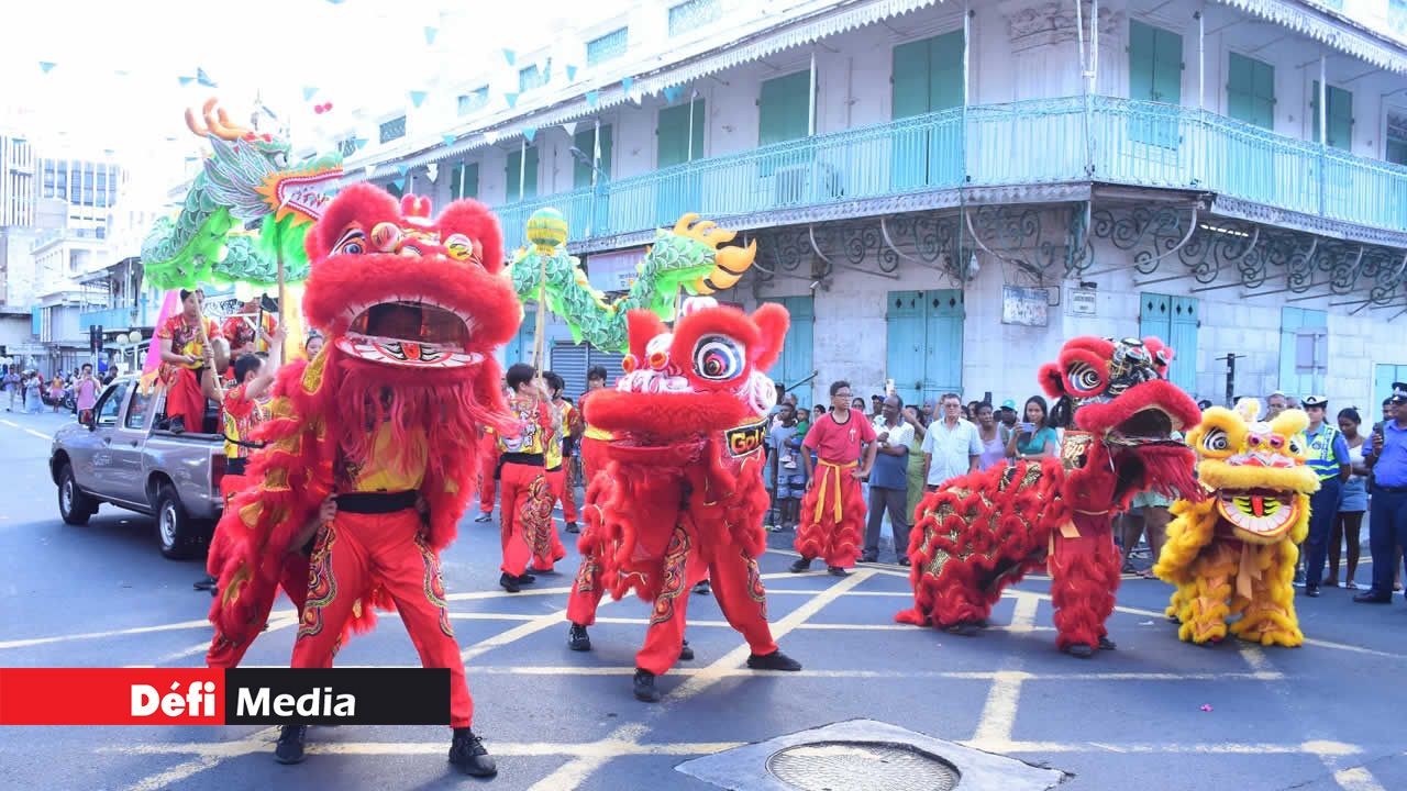Les dragons chinois ont pris vie dans les rues de Chinatown, offrant une danse traditionnelle envoûtante pour marquer le début des festivités du Nouvel An.