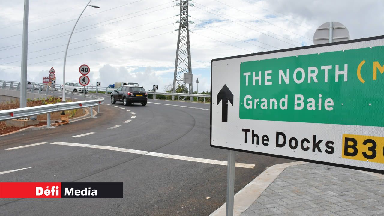 Du rond-point de ABC en direction du Nord, il faut emprunter le flyover pour rejoindre l’autoroute.