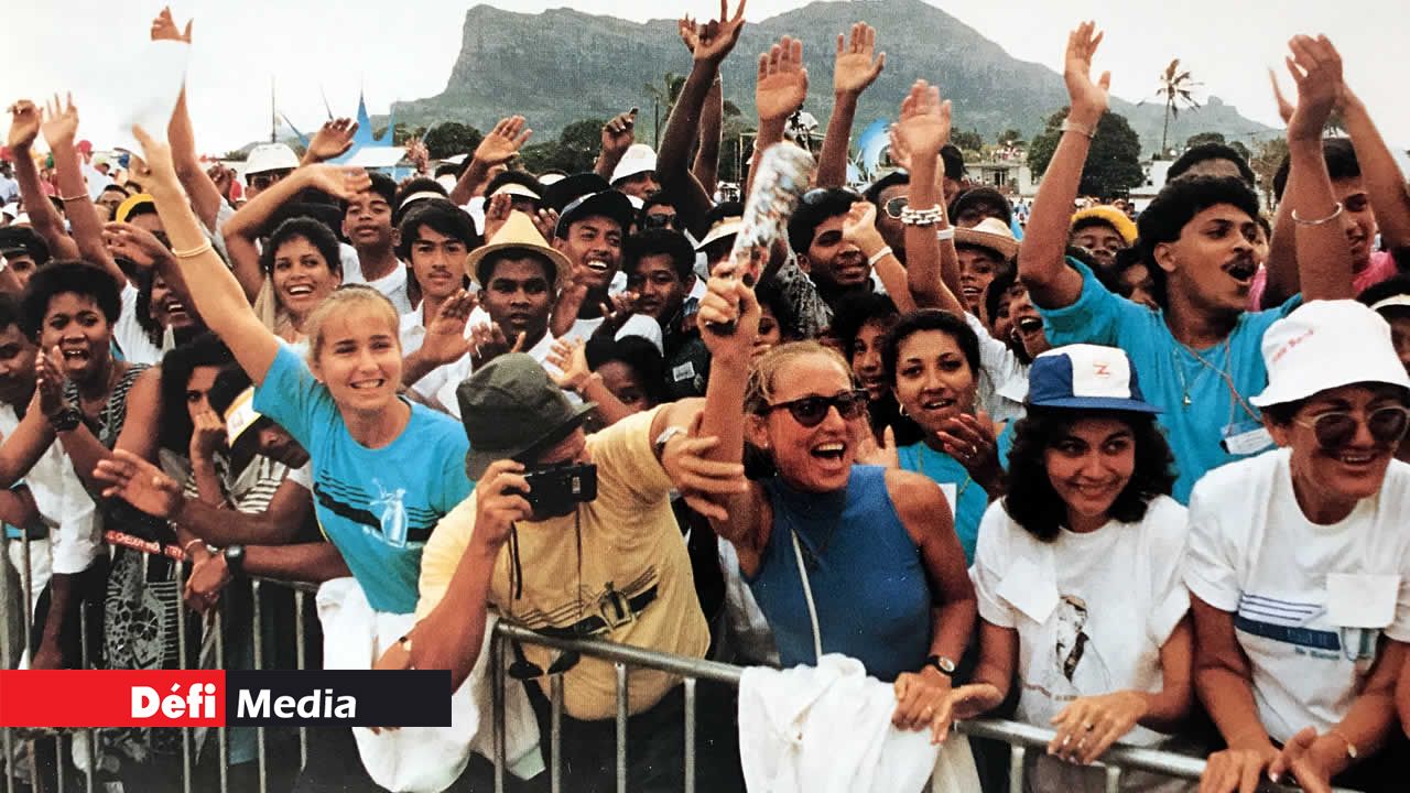 Entre 80 000 et 100 000 personnes s’étaient massées au monument Marie-Reine-de-la-Paix. pape Jean-Paul II