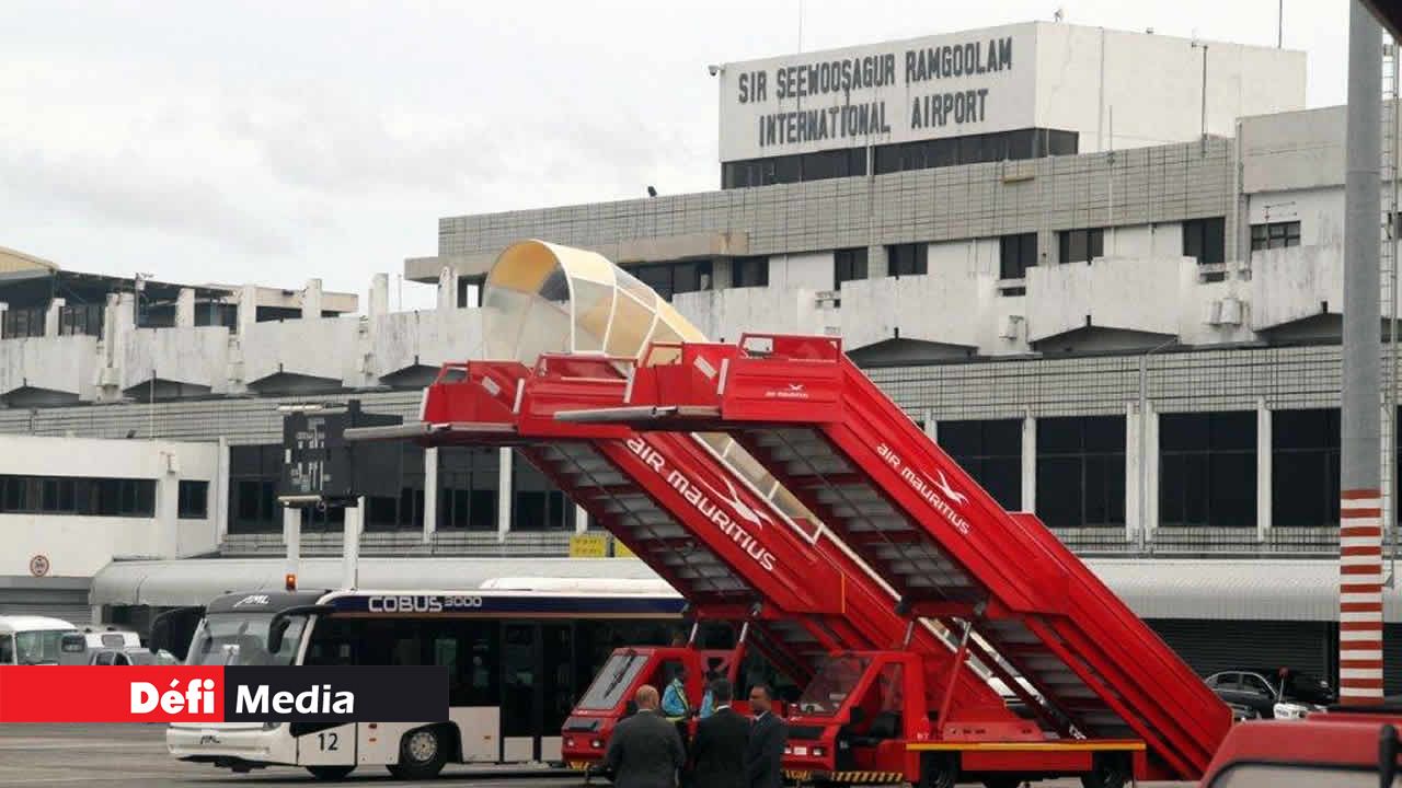 Il a raté son vol après avoir été arrêté par erreur par la police.