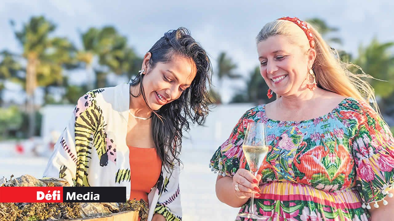 Anisha Boojihawon, PR de l’hôtel, et Marlène Renaud, venue de France, ont également savouré ces fruits de mer.