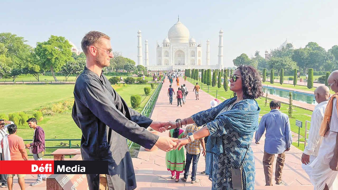 Escale en Inde pour le couple qui découvre les différentes cultures à travers ce tour du monde.