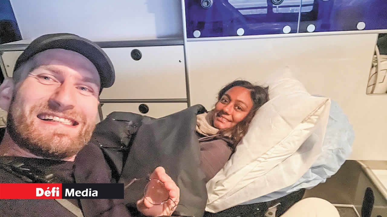 À la suite d’un accident de moto au Vietnam, Vanessa, blessée au genou, est rapatriée en France.