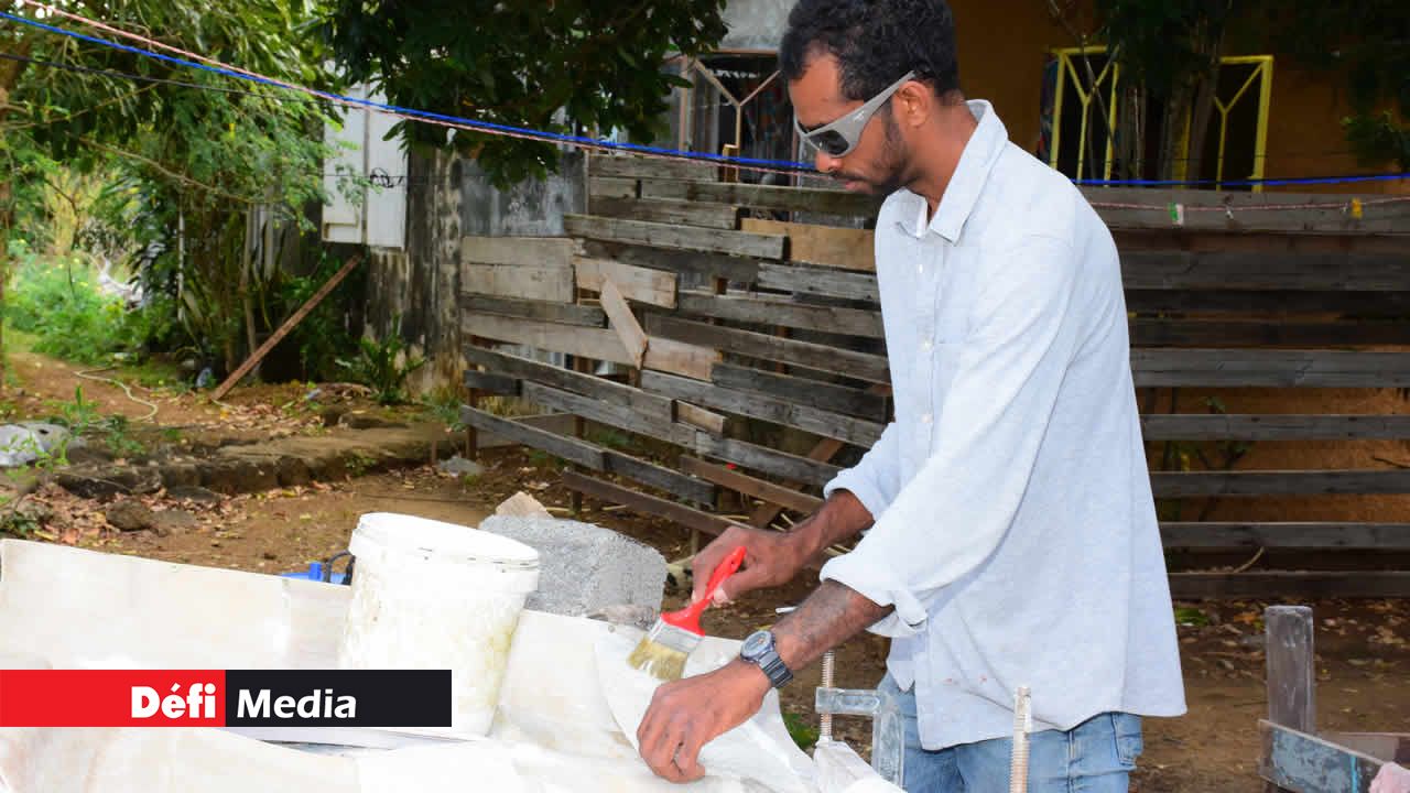 6. Application des fibres sur le moule. Ridgy