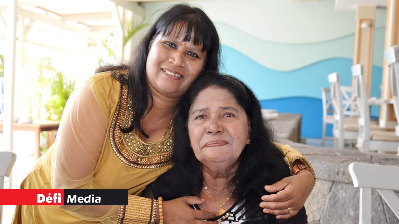 Mère et fille résident dans un couvent. Mère et fille résident dans un couvent.