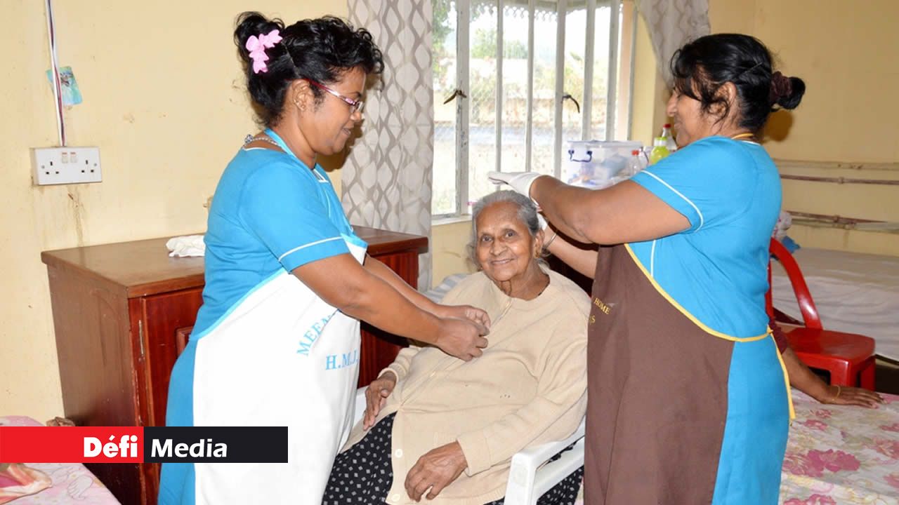 Des petits soins et des câlins leur font oublier peine et chagrin. Des petits soins et des câlins leur font oublier peine et chagrin.