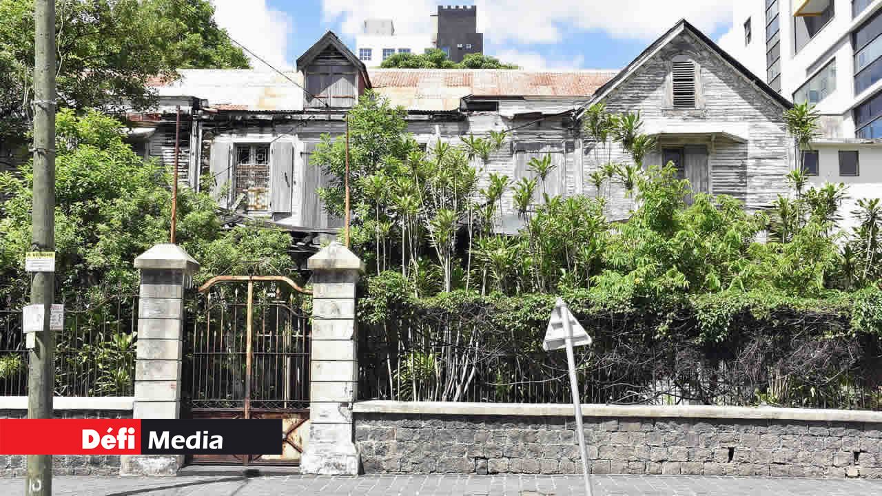 Maison en ruines à rue Pope Hennessy à Port-Louis. Port-Louis, capitale de la désolation