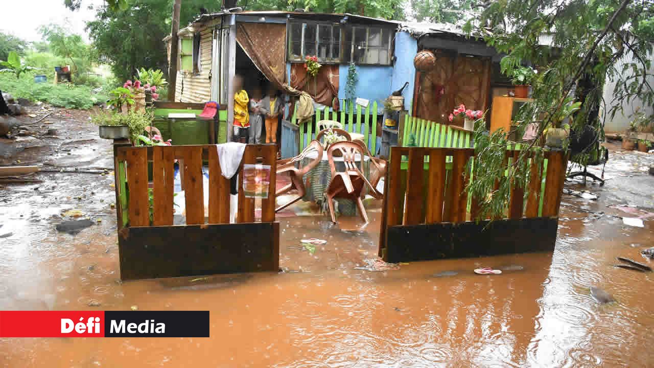 Cette photo de la maison des Appasamy, à Petite-Rivière, illustre parfaitement la journée pluvieuse de lundi. Fortes pluies