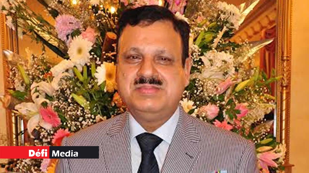 Dr Mukesh Sooknundun