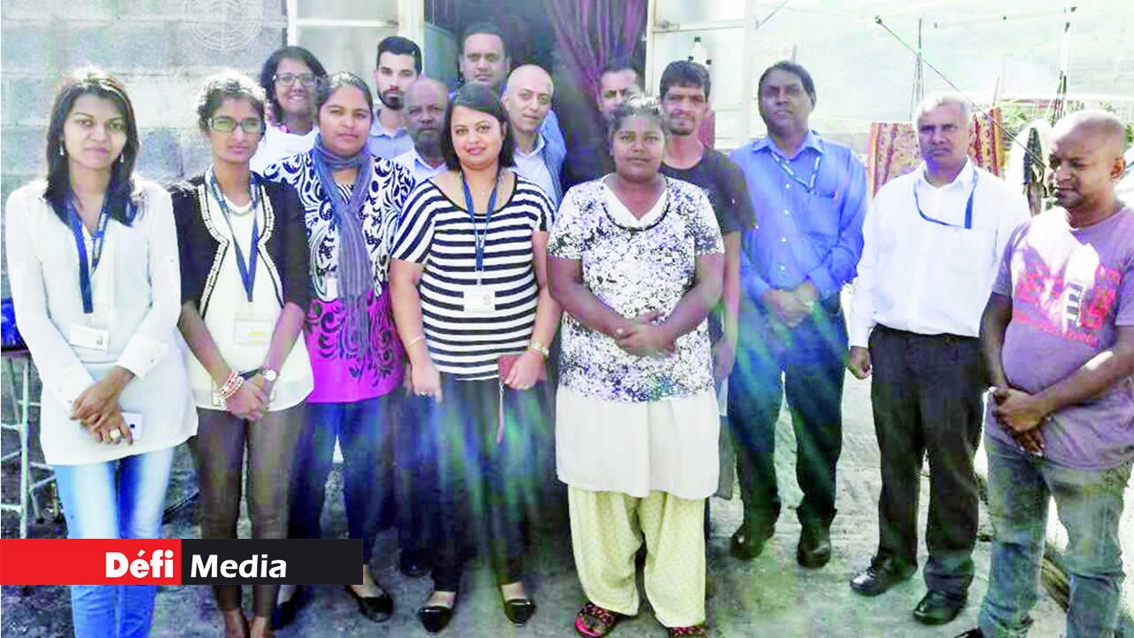 L’équipe de Mauritius Telecom soutenant la famille de Zaheera