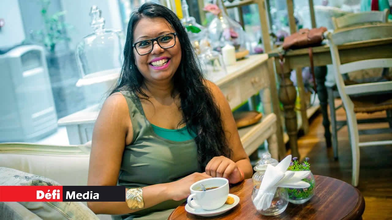 Anoushka Aodhorah, jeune étoile montante de la blogosphère mauricienne.