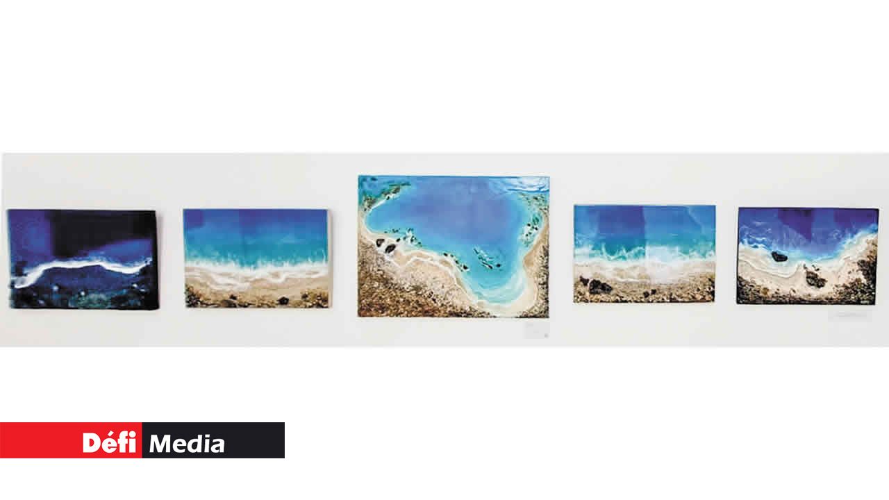 L’oeuvre « Le Grand Bleu », réalisée avec la technique « Mixed Media ».