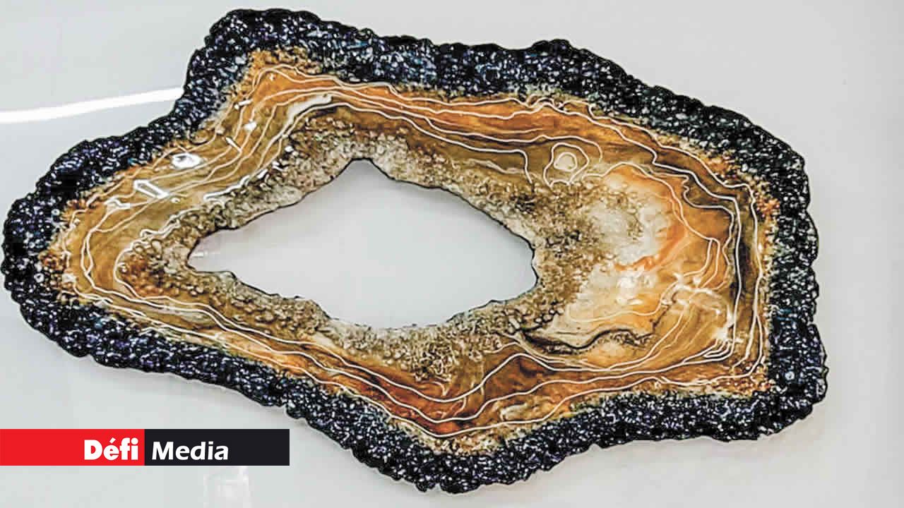 « Geode », réalisée avec la technique de texture et résine.
