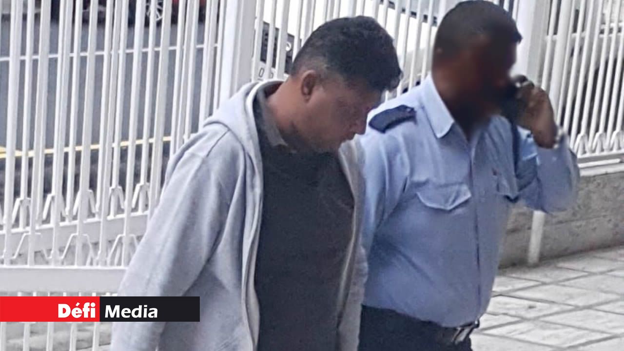 Le policier lors de sa comparution devant la BRC samedi pour extorsion.