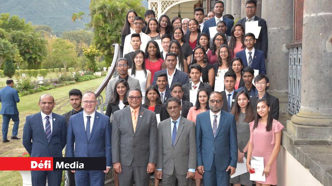 Photo souvenir à la State House. Photo souvenir à la State House.