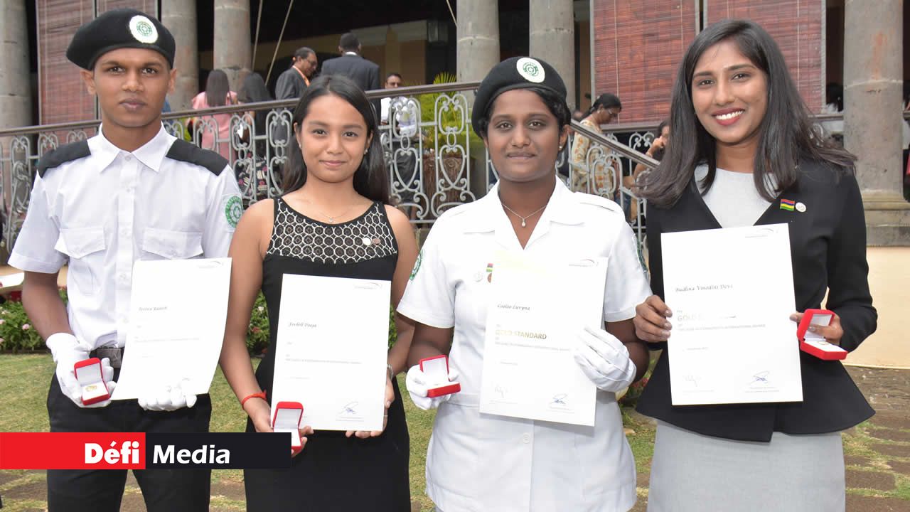 Teelwa Yadesh, Foolell Pooja, Cooloo Luvyna et Budhna Vinodini Devi. Teelwa Yadesh, Foolell Pooja, Cooloo Luvyna et Budhna Vinodini Devi.