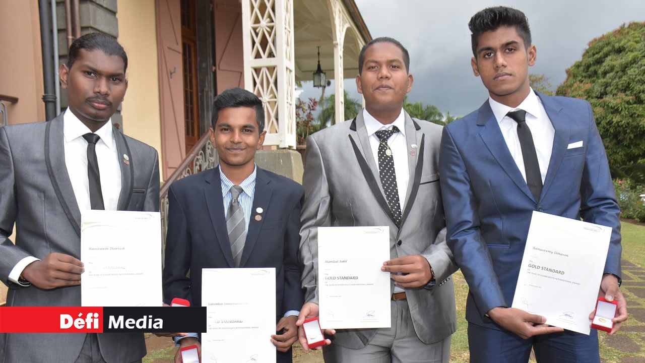 Russeeawon Doorvesh, Caremben Somasoundaram, Shamlaul Aakil et Ramasawmy Donaven. Russeeawon Doorvesh, Caremben Somasoundaram, Shamlaul Aakil et Ramasawmy Donaven.