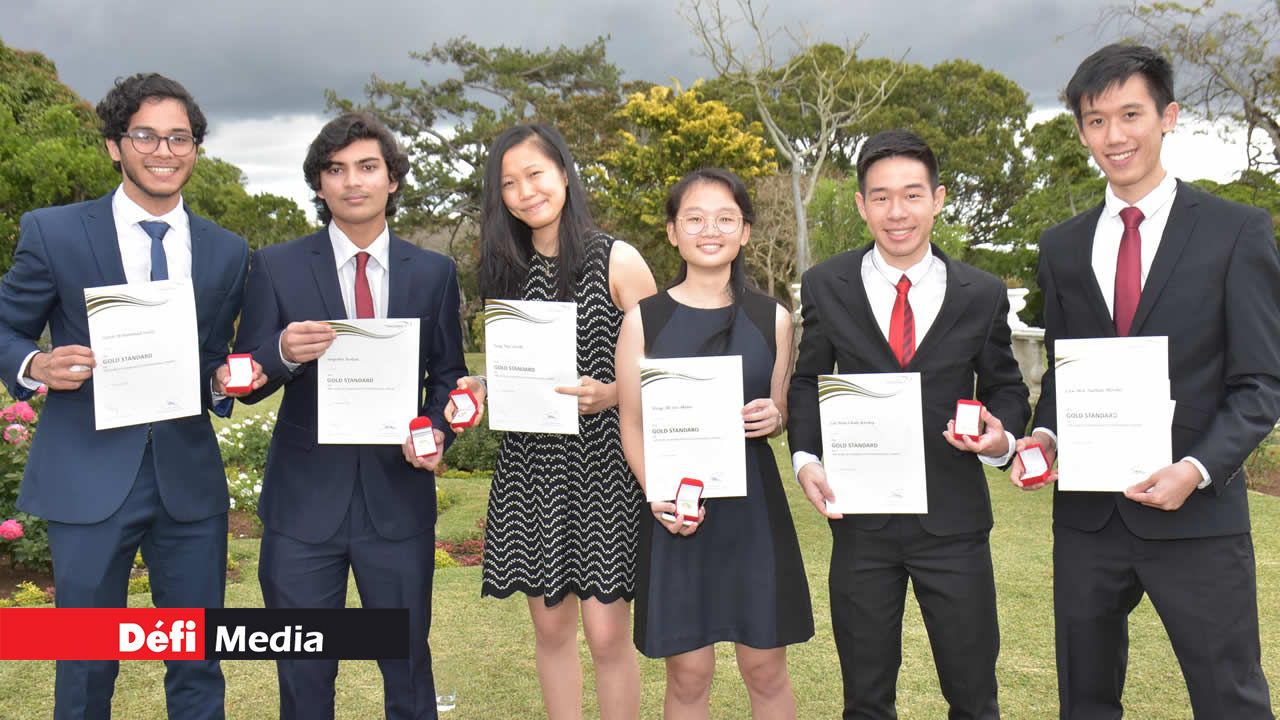 Habib Mohammad Sadiq, Seegobin Rohan, Tang Wai Axelle, Wong Ah Sui Akina, Lai Man Chun Jeremy et Law Min Nathan Mitchel. Habib Mohammad Sadiq, Seegobin Rohan, Tang Wai Axelle, Wong Ah Sui Akina, Lai Man Chun Jeremy et Law Min Nathan Mitchel.