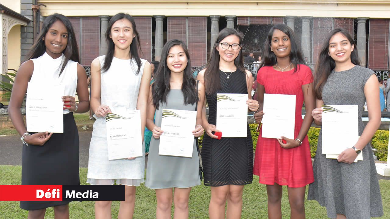 Guranna Anshika, Lai Yau Tim Jade, Ng Hing Cheung Nelia, Ng Fo Shing Alison Kimberley, Guranna Ashlena et Beebeejaun Sophia. Guranna Anshika, Lai Yau Tim Jade, Ng Hing Cheung Nelia, Ng Fo Shing Alison Kimberley, Guranna Ashlena et Beebeejaun Sophia.