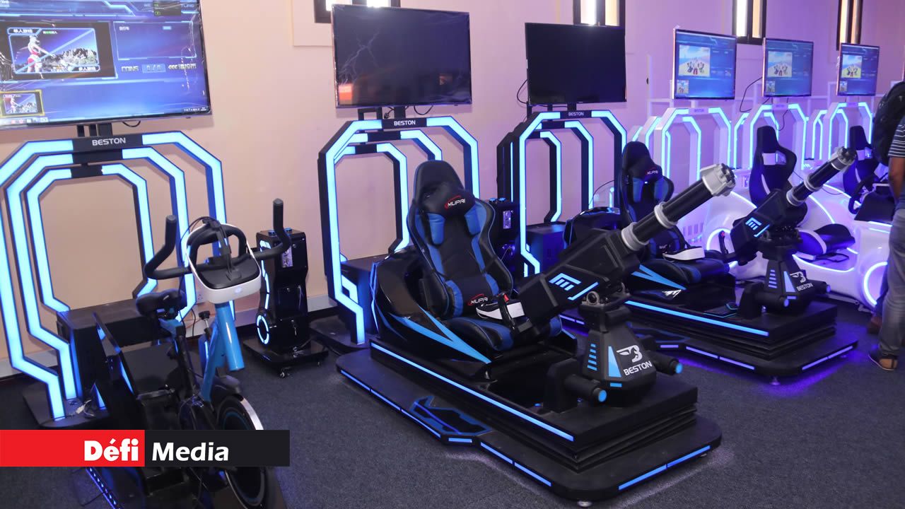 Un coin dédié aux jeux électroniques a été installé au sein du complexe, notamment ceux de réalité virtuelle. Un coin dédié aux jeux électroniques a été installé au sein du complexe, notamment ceux de réalité virtuelle.