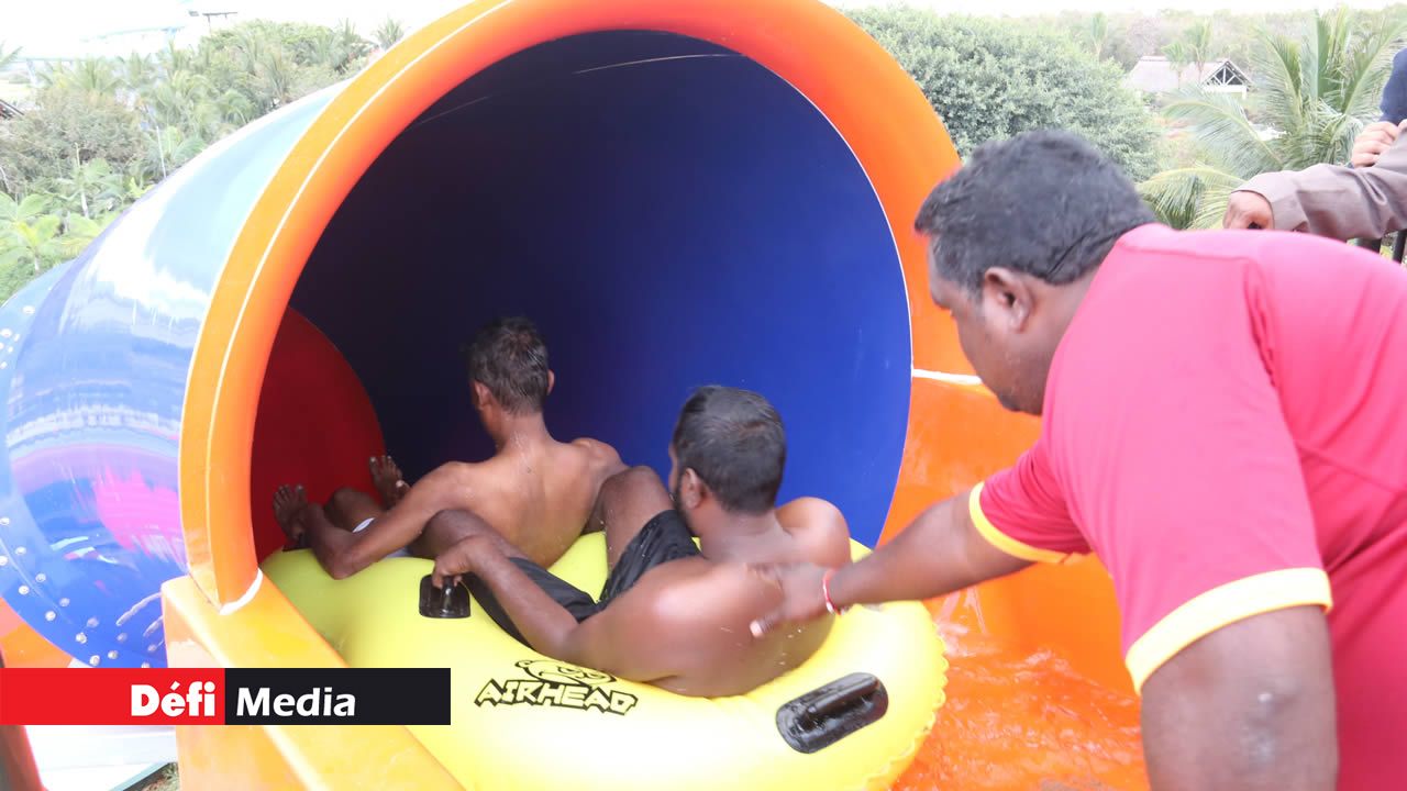 Une glissade à deux, c’est plus fun ! Une glissade à deux, c’est plus fun !