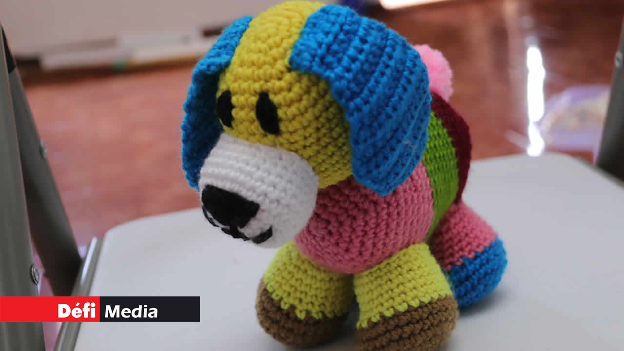 Une petite peluche en forme de chien. Bharati