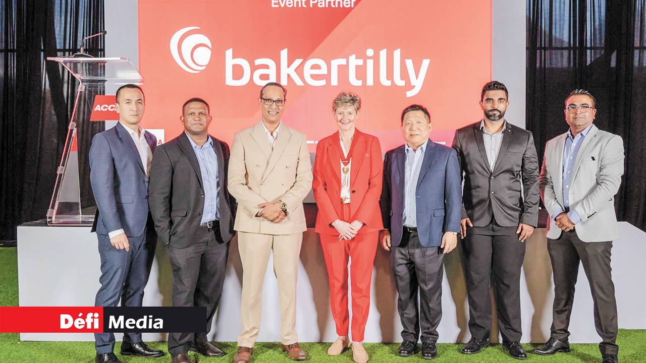 Danny Tsang, Associate Director - Baker Tilly ; Jean-Yves Hofthed, Associate Director - Baker Tilly ; Akilesh Deerpalsingh,Partner & Chief Strategy Officer - Baker Tilly ; Melanie Proffitt, ACCA Deputy President ; Sin C. Li, Senior Partner - Baker Tilly et Chairman du MIPA ; et Prasan Thacoor et Kinsley Nullathamby, tous deux Managers à Baker Tilly.