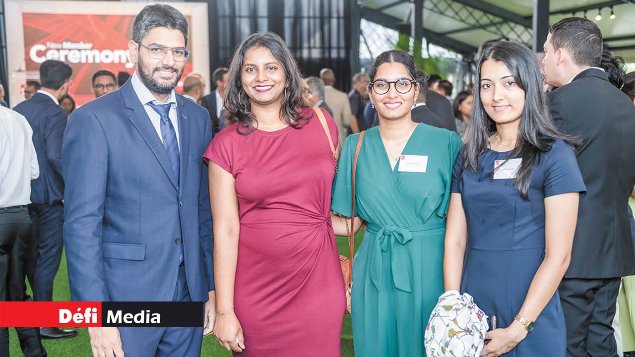 Azhar Manjoo, Manager ; Taneesha Ramphul, Associate Manager ; Nandinee Devi Beeharee, Senior Corporate Administrator ; et Sewlall Priyadarshini, Senior Accountant.
