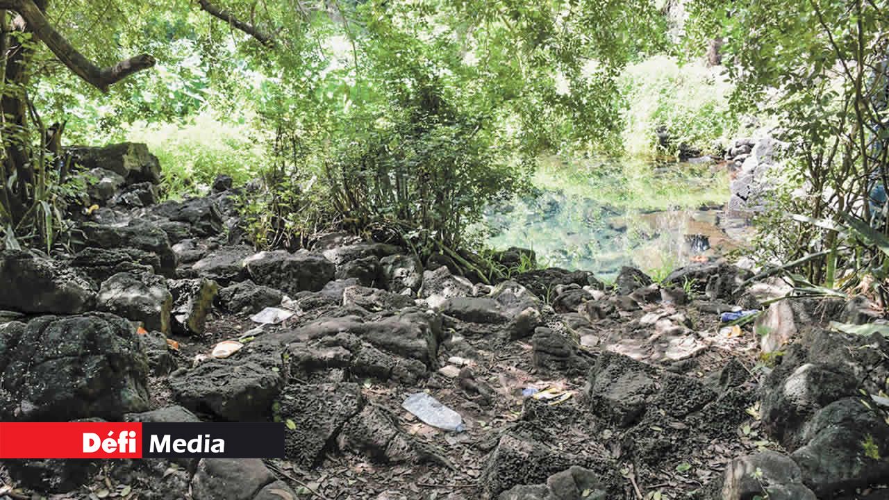 Bassin Laver où l’eau de source est transparente et pure.